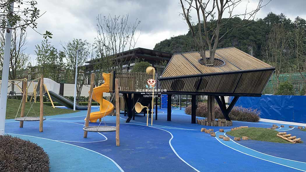 戶外游樂設備樹屋